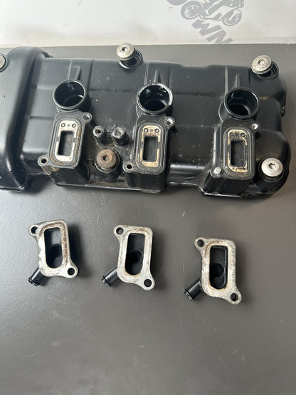 Speed Triple 1050 Engine Rocker Cam Cover Genuine Triumph 2011-2015 DESCRIPTION