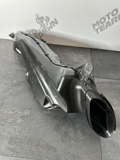 Suzuki GSXR 1000 2014 Right Air Intake Duct 22774 Miles 2009-2016 OEM