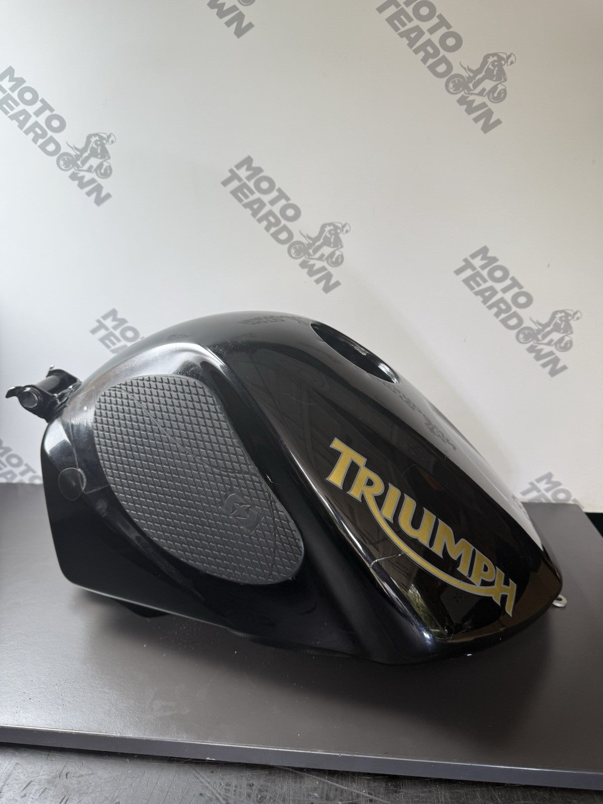 TRIUMPH STREET TRIPLE 675R PETROL TANK FUEL TANK YEAR 2010 675R SEE DESCRIPTION