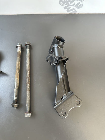 Kawasaki ZR900 Z900 ABS Left and right Side Engine Mount Bracket + Engine Bolts