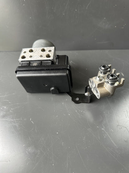 Yamaha MT09SP ABS pump 2021 - 2024 Yamaha MT09 SP ABS pump OEM 2022 5101 Miles
