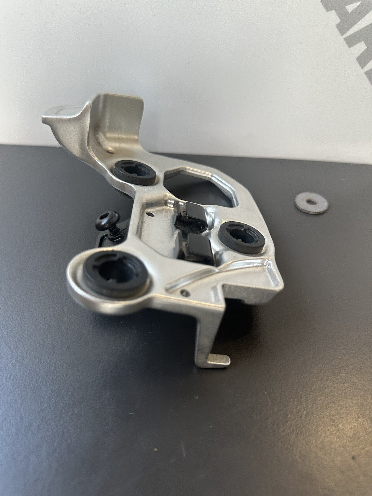 Triumph Speed Triple 1050 RS Speedo Bracket Clock Bracket Dash Mount Pivot 2018-