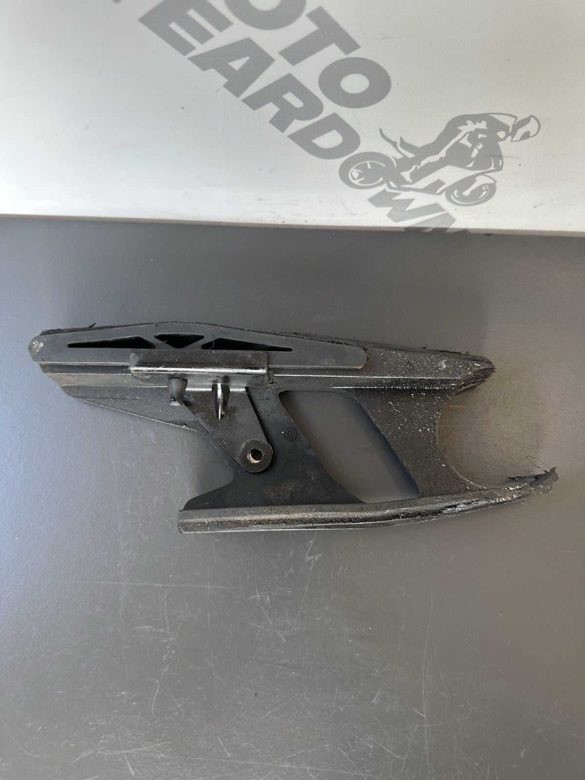 TRIUMPH STREET TRIPLE 675 675R CHAIN GUIDE 675 Chain Guide 2007-2011 OEM