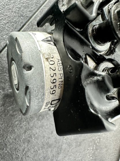 Triumph Street Triple 765 RS 2018 ABS Pump Regulator 15244m 2017-2020 OEM