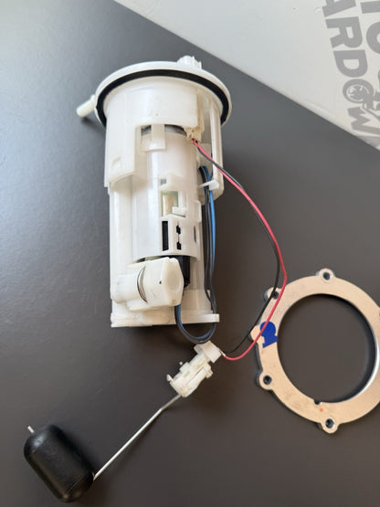 TRIUMPH TRIDENT 660 Fuel Pump Petrol Pump - T2400735 2021-2024 OEM *UK ONLY*