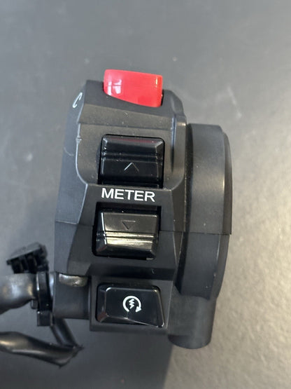 Suzuki GSXR600 GSXR750 Right handlebar switchgear start switch 2011-2016 DAMAGED