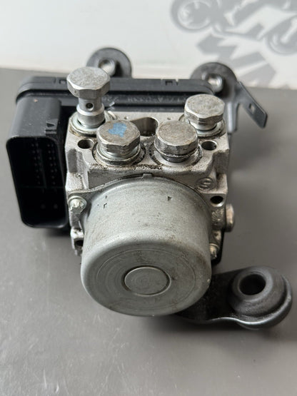 Triumph Trident 660 ABS Pump Module Trident 660 ABS Pump 2021-2024 OEM