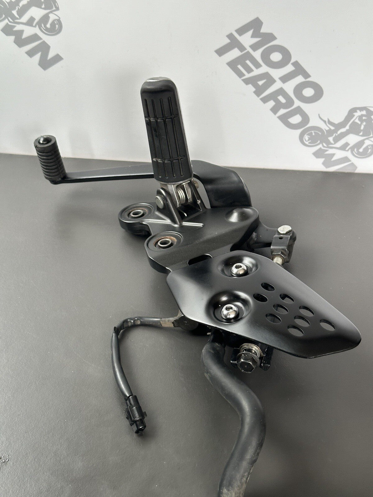 Yamaha MT-07 MT07 ABS 2022 Right riders footrest assembly Right Foot Rest PEM