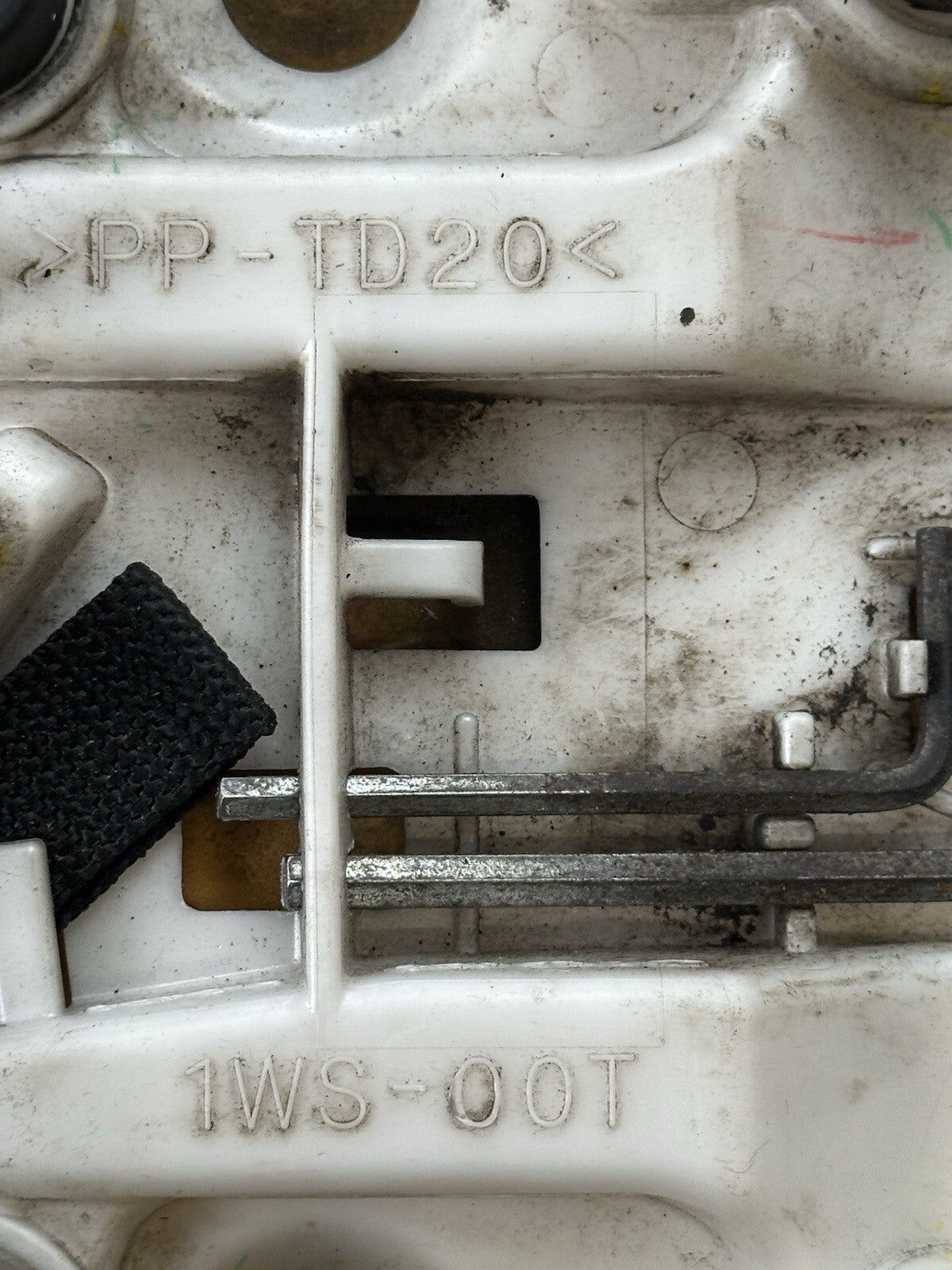 Yamaha MT-07 MT07 Rear pillion passenger seat saddle Genuine OE 2014 - 2017 TORN