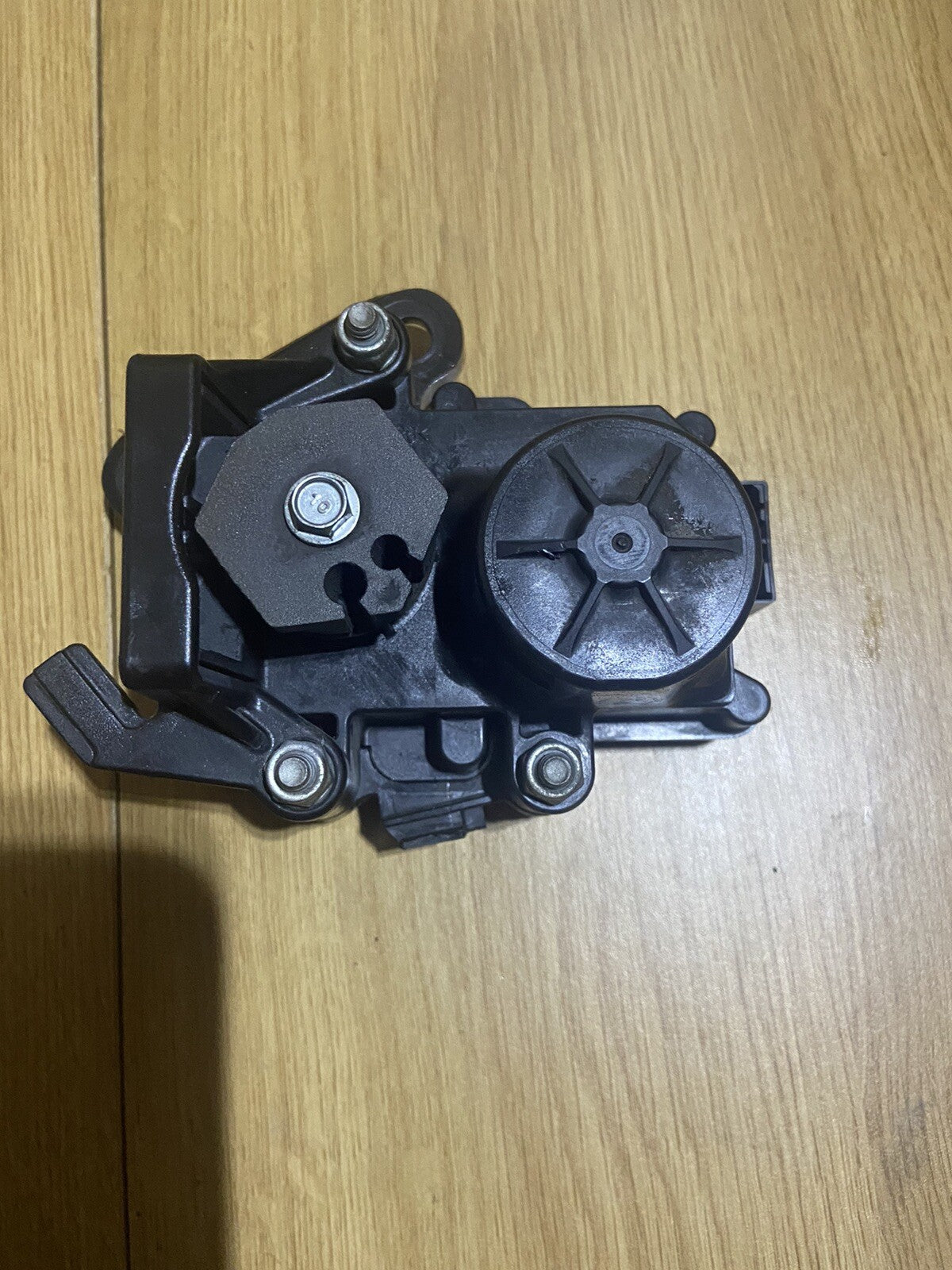Aprilia Tuono V4 1100 Exhaust Valve Actuator & Bracket 2017 RSV4