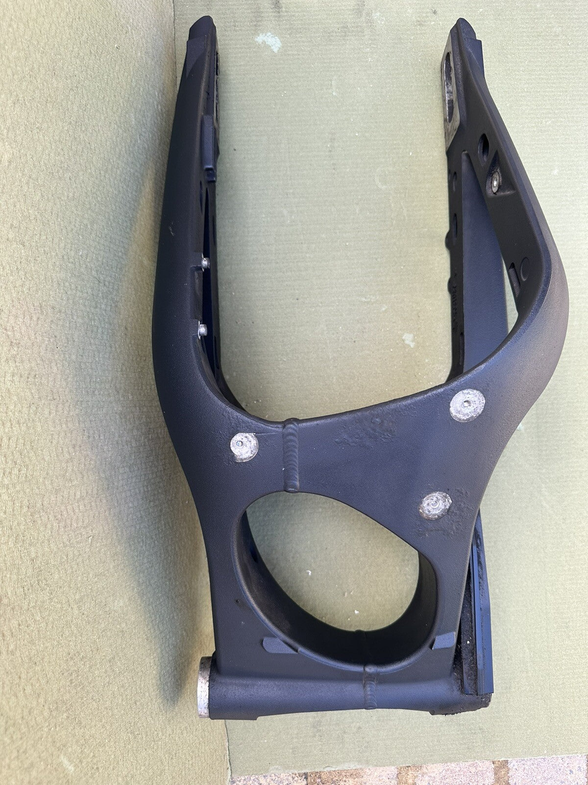 TRIUMPH Datona 675 R Swing Arm Swinging Arm READ DESCRIPTION OEM 2011 675 Swing