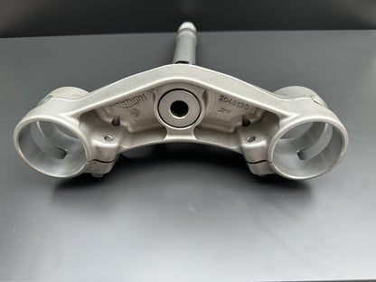 TRIUMPH SPEED TRIPLE 1200 RS 2022 BOTTOM FORK YOKE CLAMP 2045130 SPARES REPAIRS