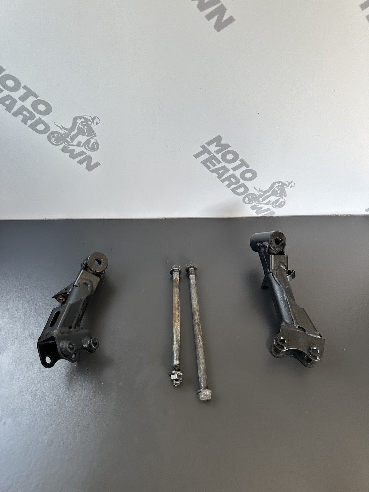 Kawasaki ZR900 Z900 ABS Left and right Side Engine Mount Bracket + Engine Bolts