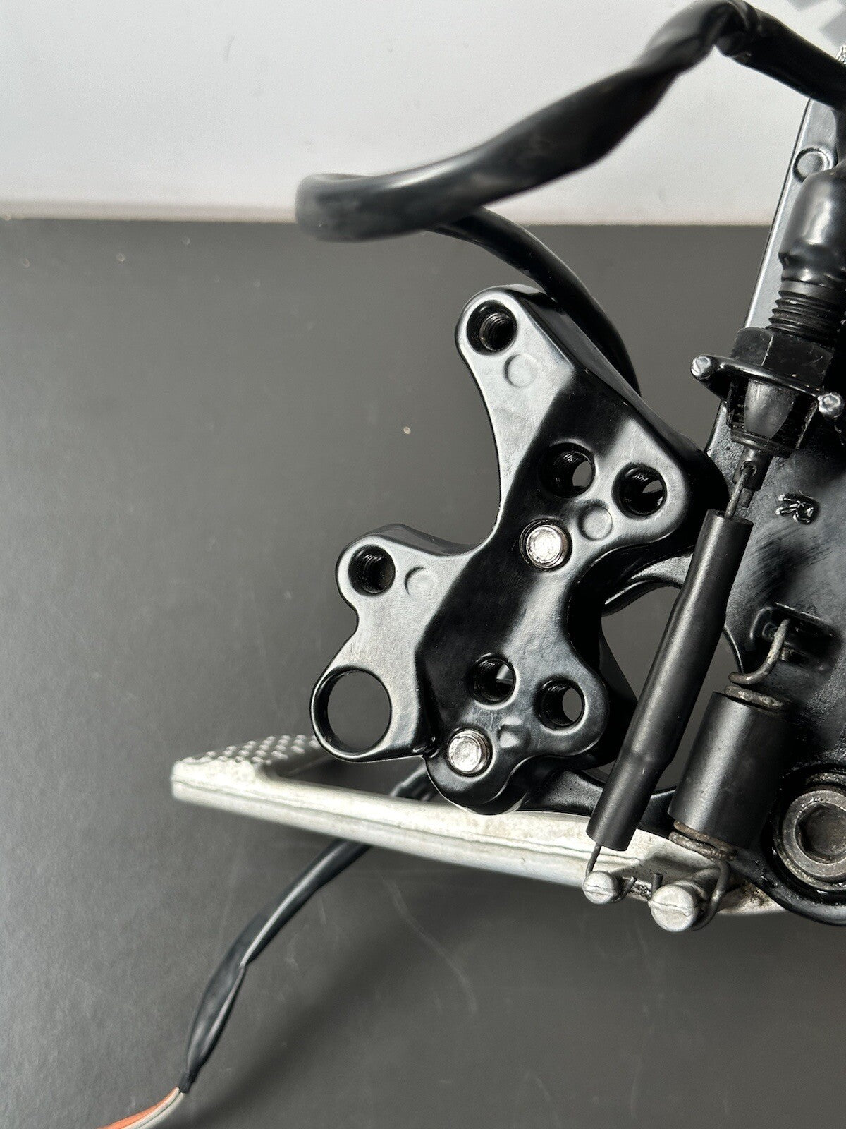 Suzuki GSXR 1000 GSXR1000 2009 - 2016 Front Right Side Footrest Foot Rest 2010