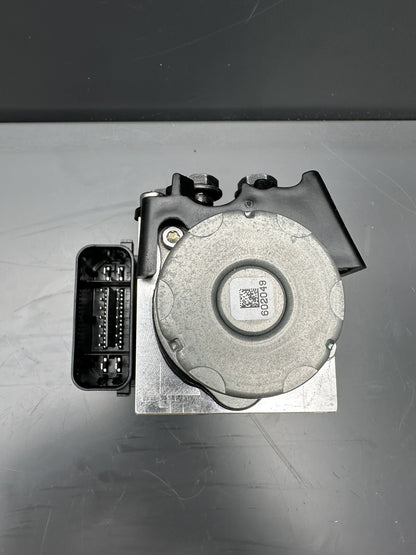 Triumph Street Triple 765 RS 2020 ABS Pump OEM Only 2418 Miles 2025959 T2025959
