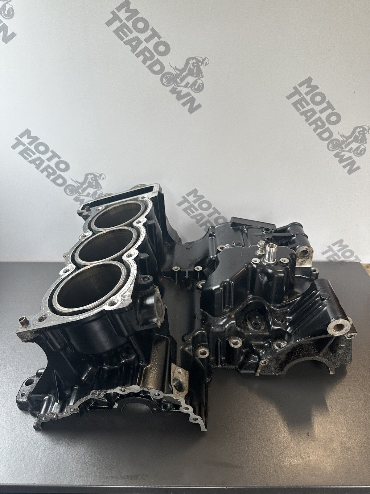 TRIUMPH SPEED TRIPLE 1050 2011 - 2015 ENGINE UPPER CRANK CASE Top Crank Case