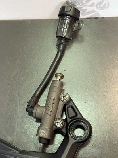 0c3d3860-a4c3-45e2-b708-d19204059fb6