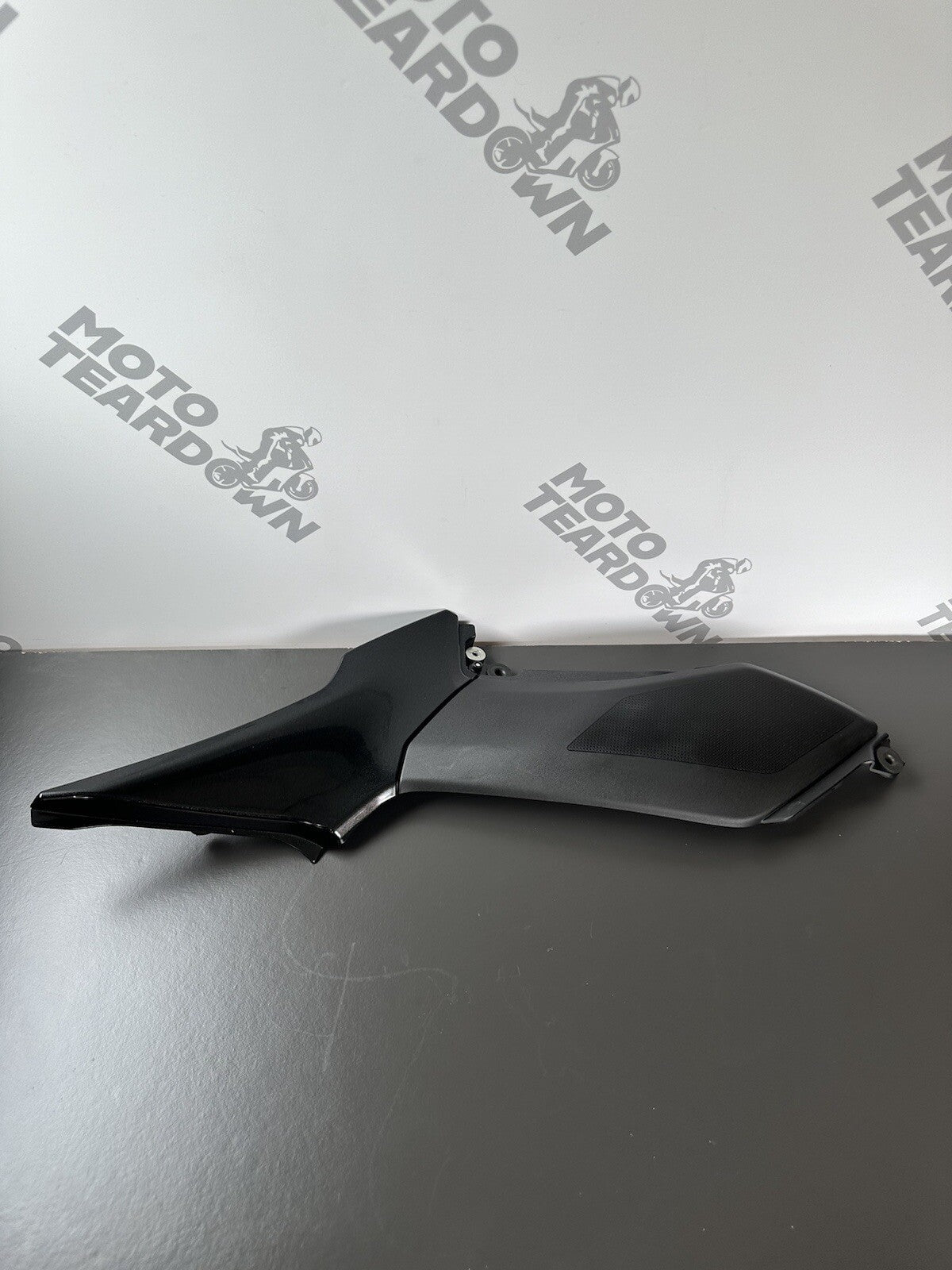 Kawasaki Z900 Left side fairing cover panel cowl LT 36001-0685 14093-0667 OEM