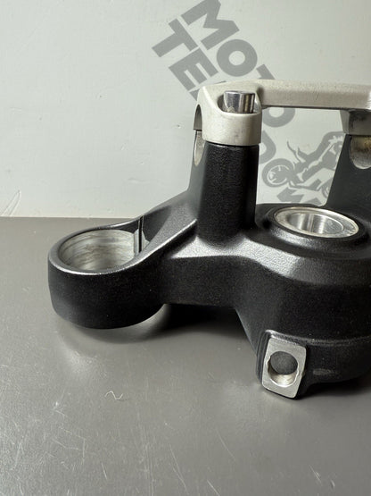 Triumph Trident 660 Top Yoke & Risers Clamps T2043132 Trident 660 2021-2024 OEM