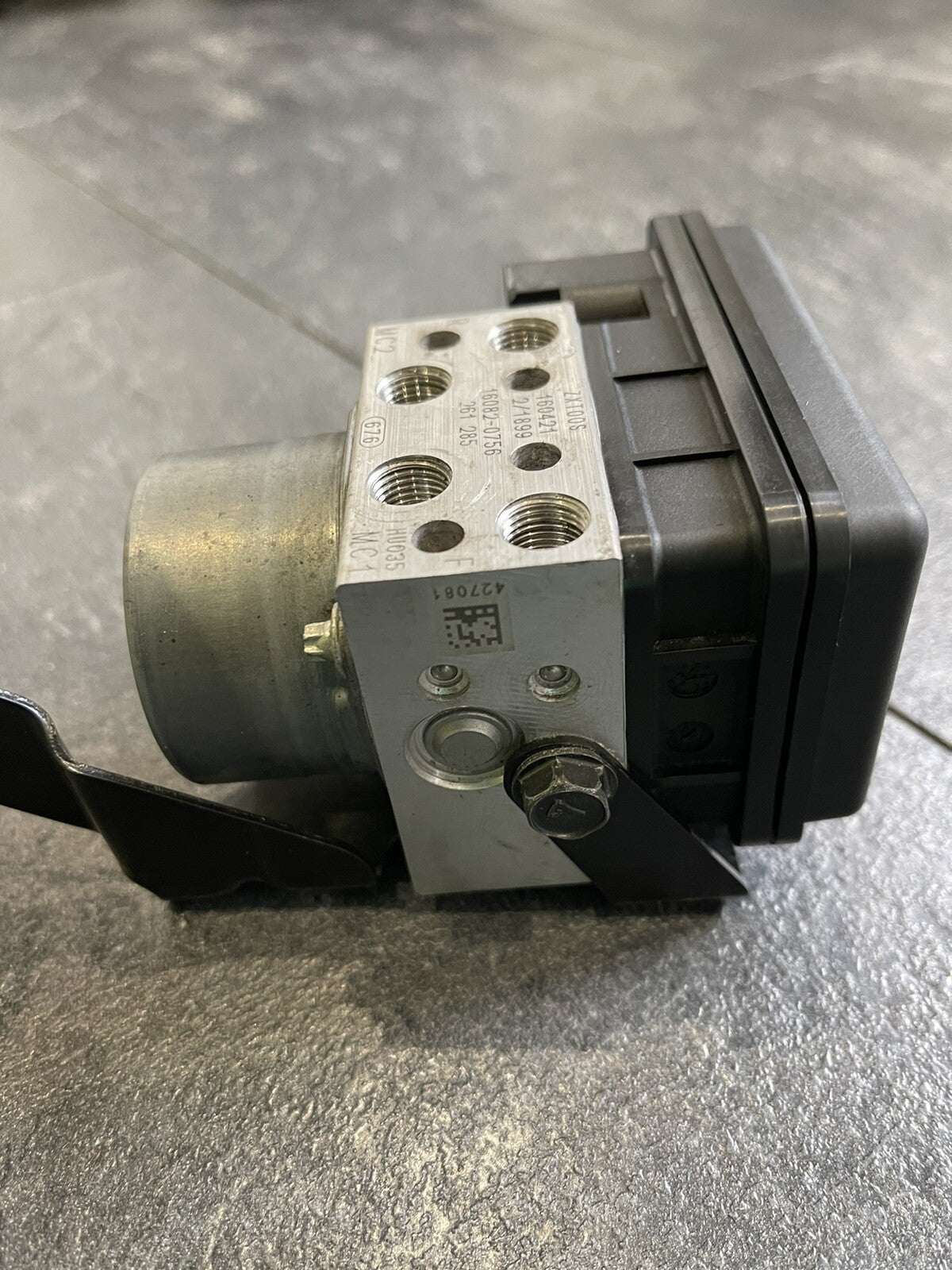 Kawasaki Ninja ZX10R 2016 ABS Pump Regulator Unit 2016-2020 Only 18266 Miles OEM