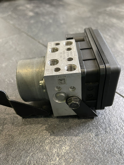 Kawasaki Ninja ZX10R 2016 ABS Pump Regulator Unit 2016-2020 Only 18266 Miles OEM