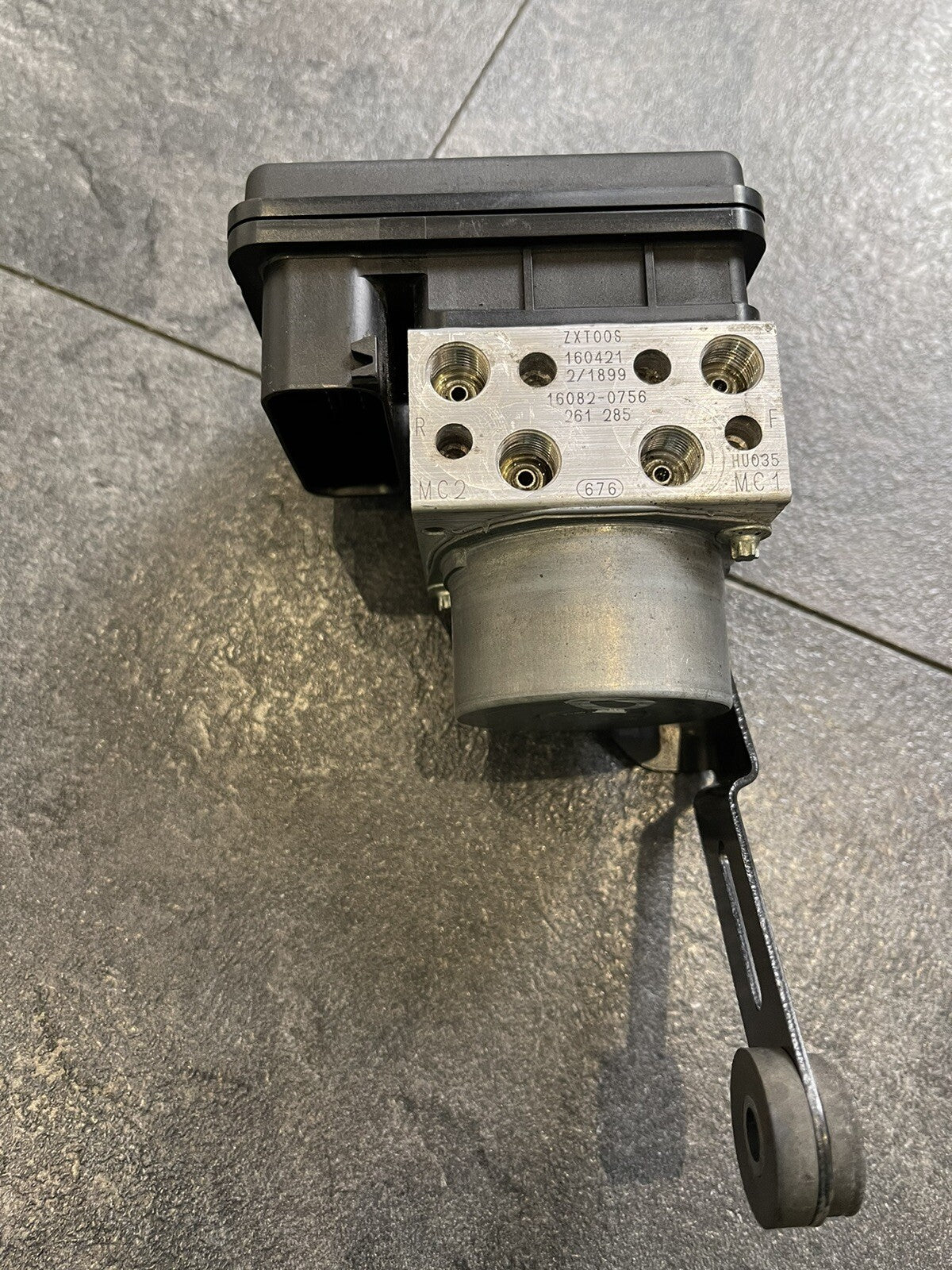 Kawasaki Ninja ZX10R 2016 ABS Pump Regulator Unit 2016-2020 Only 18266 Miles OEM