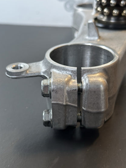 Suzuki GSXR600 GSXR750 Bottom lower fork yoke clamp & fittings 2011 - 2017 L1-L7
