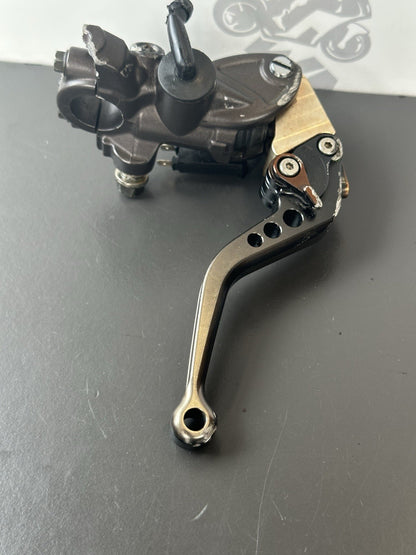 Honda CBR 1000 RR Front brake master cylinder  2004-2005 SPARES/REPAIRS DAMAGED