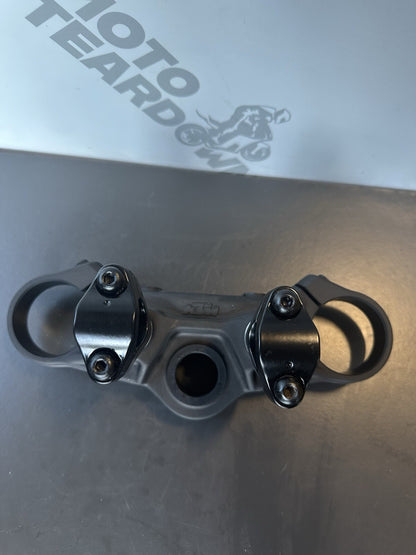 KTM 125 Duke top yoke Top Clamp Upper Yoke Upper Clamp 2024- Only 51 Miles OEM