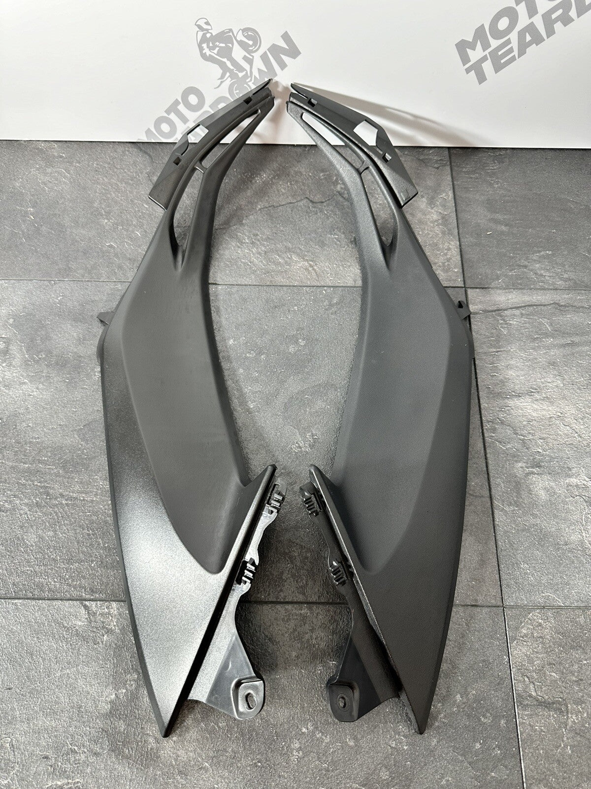 Kawasaki Z800 ABS 2016 Side Air Duct Infill Panels 12691 Miles 2013-2018 OEM