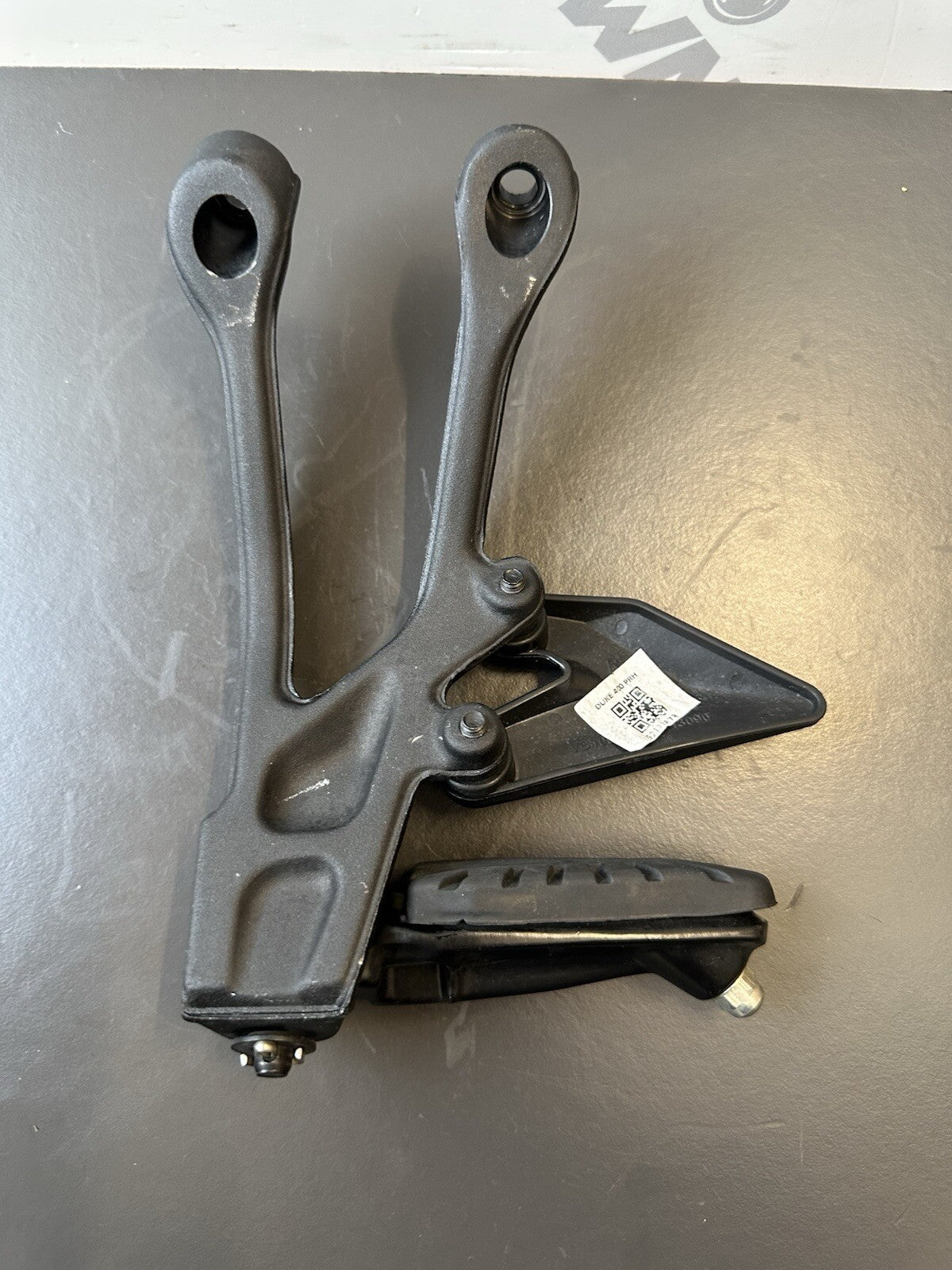 KTM 125 DUKE RIGHT PILLION FOOT REST RT Pillion Foot Rest Right Foot hanger OEM