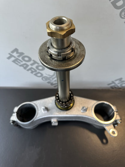 Suzuki GSXR600 GSXR750 Bottom lower fork yoke clamp & fittings 2011 - 2017 L1-L7