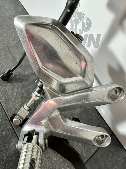Triumph Trident 660 2022 Right Rearset Footrest Mastercylinder 2962 Mile 2021-24