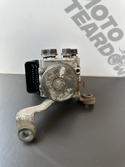 Kawasaki Z900 ZR900 2022 ABS pump control module Z900 ABS pump OEM