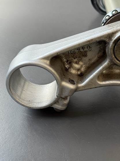 TRIUMPH STREET TRIPLE 675R Lower Yoke Bottom Clamp Lower Fork Clamp - T2044131