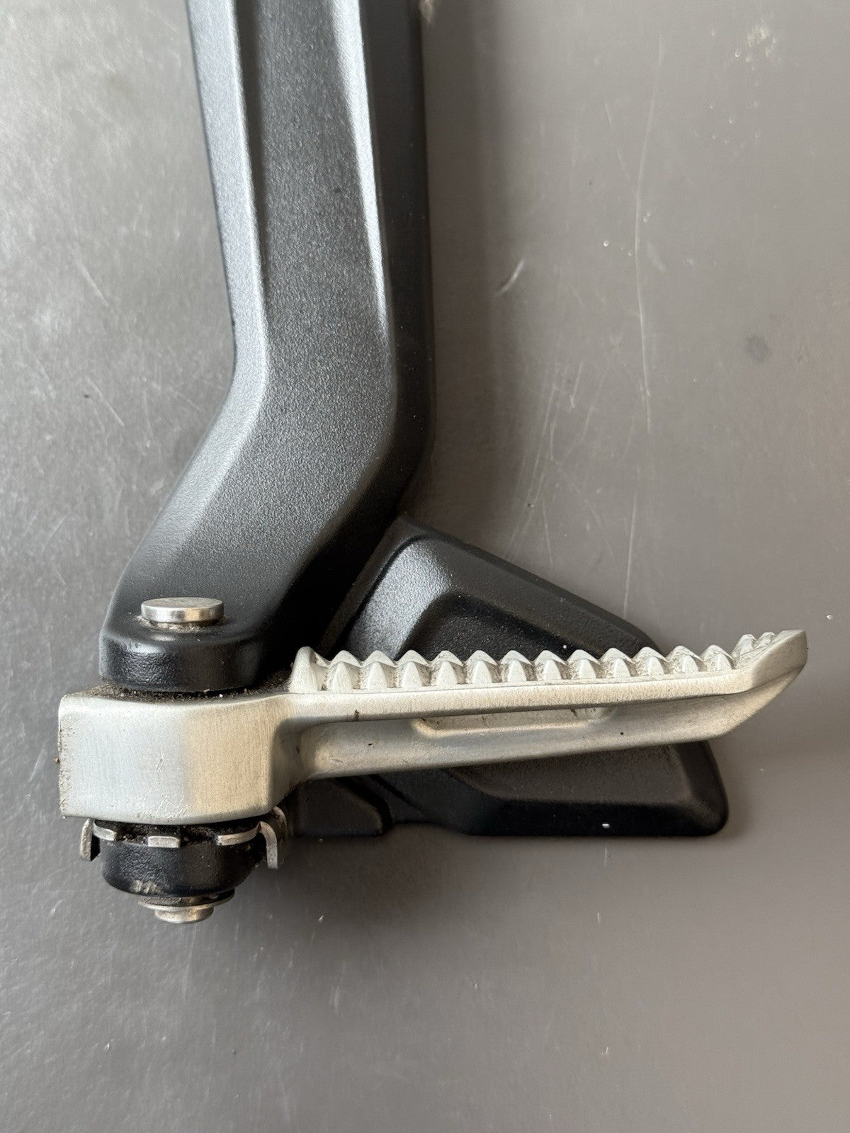 TRIUMPH TRIDENT 660 Left Rear Footrest Hanger - T2086605 2021-2024 Left Footrest