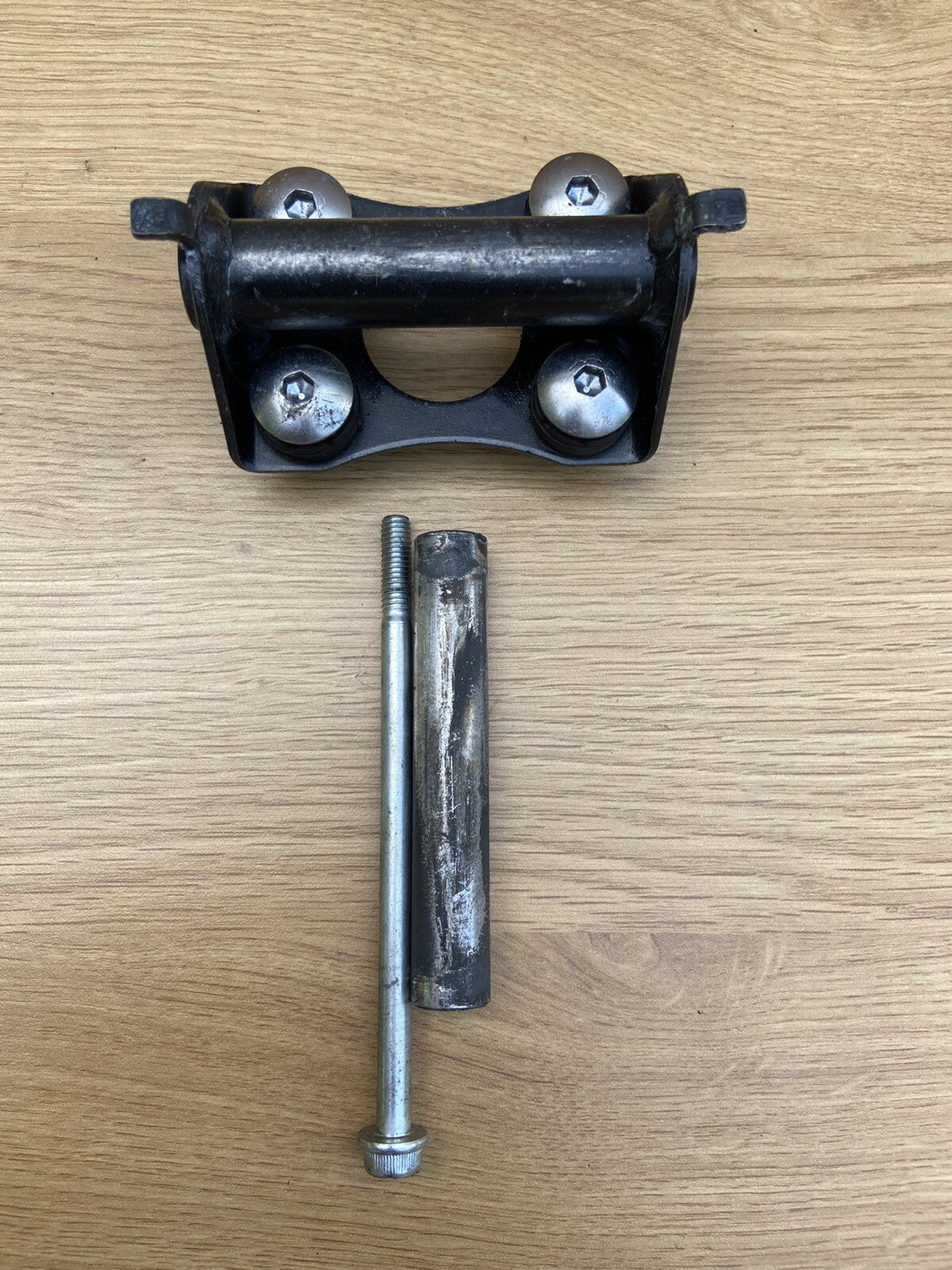 Suzuki GSXR 1000 Petrol fuel tank rear mount hinge bracket 2014 GSXR Bracket OEM