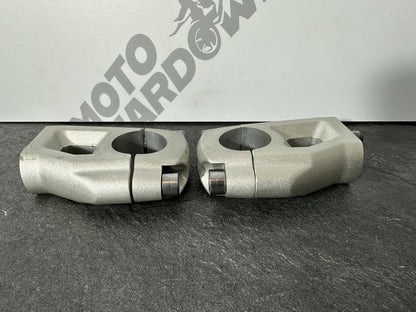 Triumph TIGER 900 GT PRO 2022 Handlebar Risers Clamps 6337 Miles 2020-2023 OEM