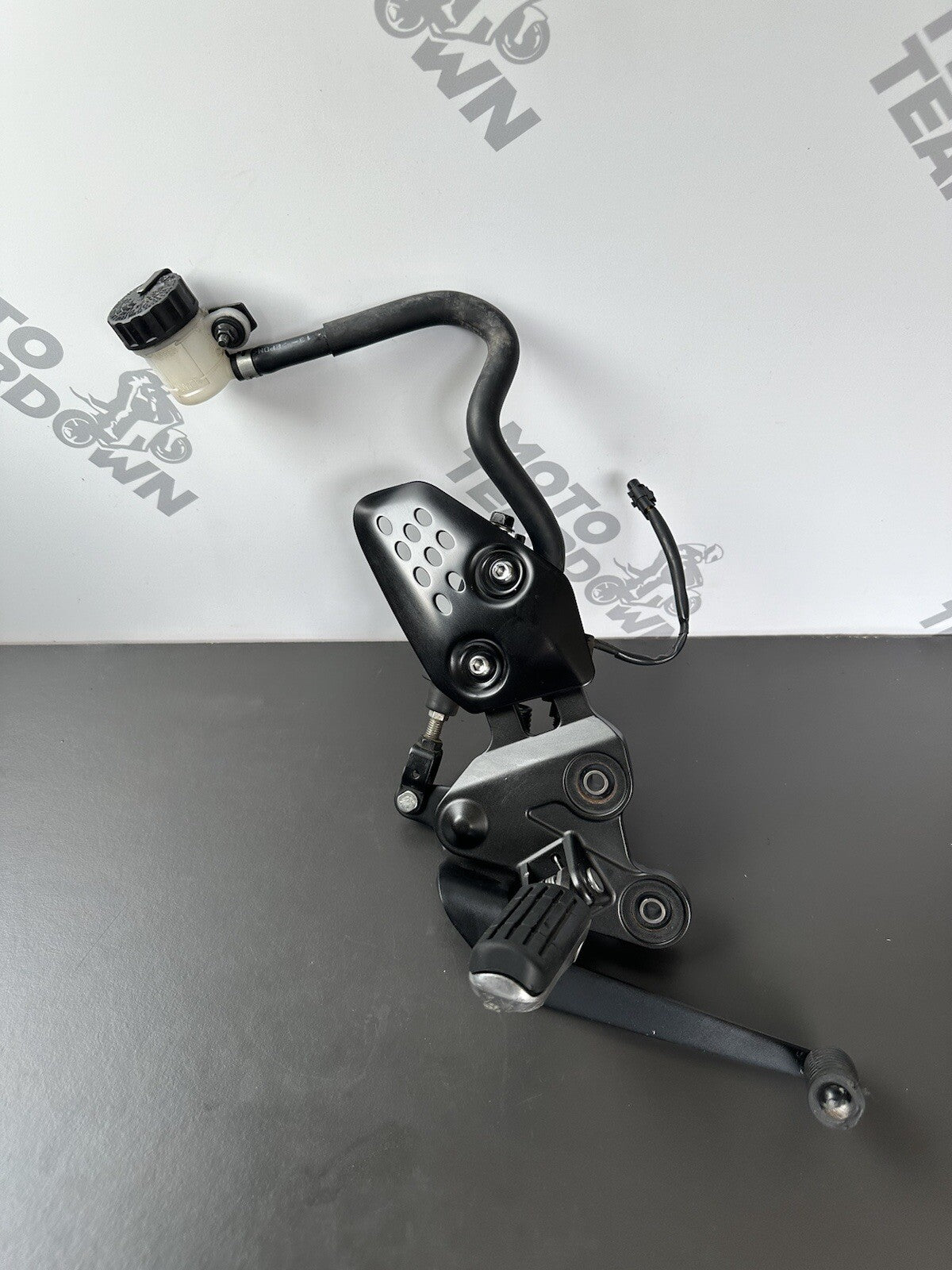 Yamaha MT-07 MT07 ABS 2022 Right riders footrest assembly Right Foot Rest PEM