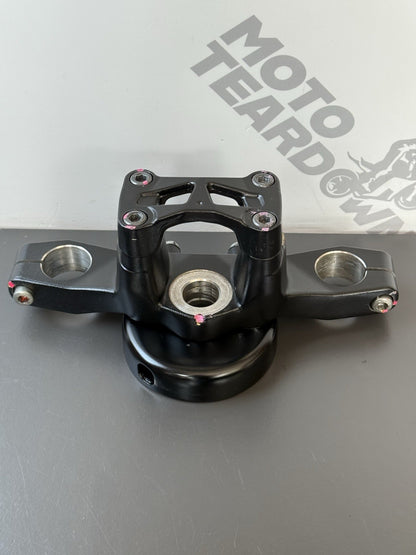 SUZUKI GSXS 125 2017-2021 TOP FORK YOKE Top Clamp  Suzuki GSXS 125 Top Clamp OEM
