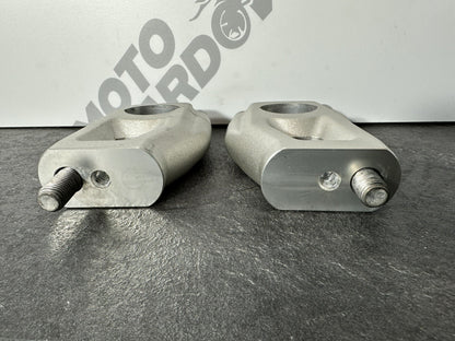 Triumph TIGER 900 GT PRO 2022 Handlebar Risers Clamps 6337 Miles 2020-2023 OEM