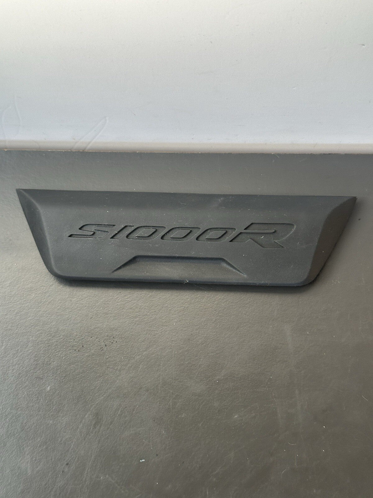 BMW S1000R REAR SEAT EMBLEM FAIRING COVER 8533891 2014-2020 BMW S1000R Emblem