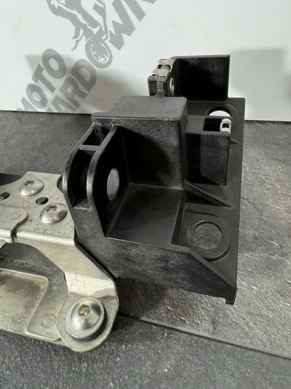 Suzuki GSXR 1000 R 2019 Subframe Bridge Fuel Tank Bracket Mount 2017-22 OEM MM