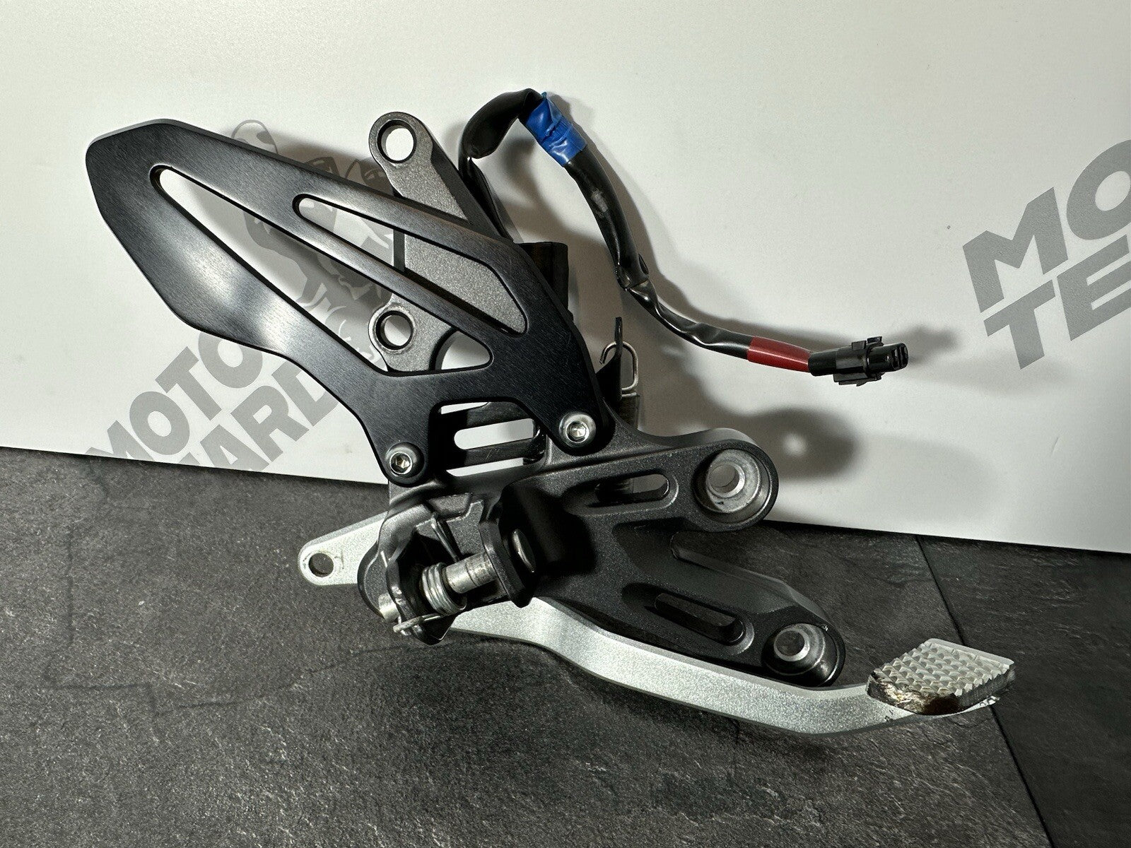 Yamaha R7 690 2024 Right Footrest Hanger Rearset Brake Lever 1784m 2022 2023