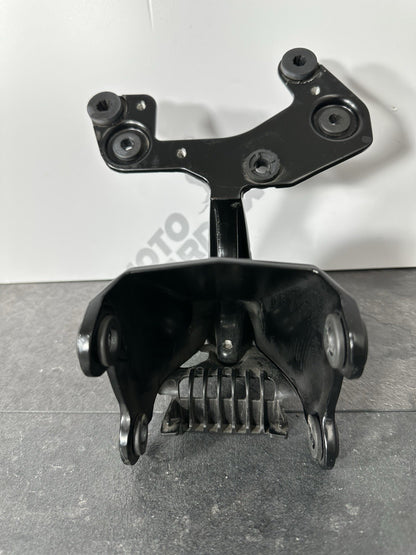Triumph Street Triple 675 R 2015 Clock Stay Top Bracket 16470m 2013-2016 OEM