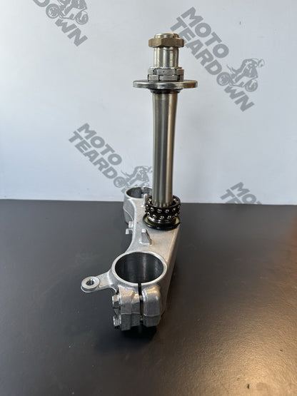 Suzuki GSXR600 GSXR750 Bottom lower fork yoke clamp & fittings 2011 - 2017 L1-L7