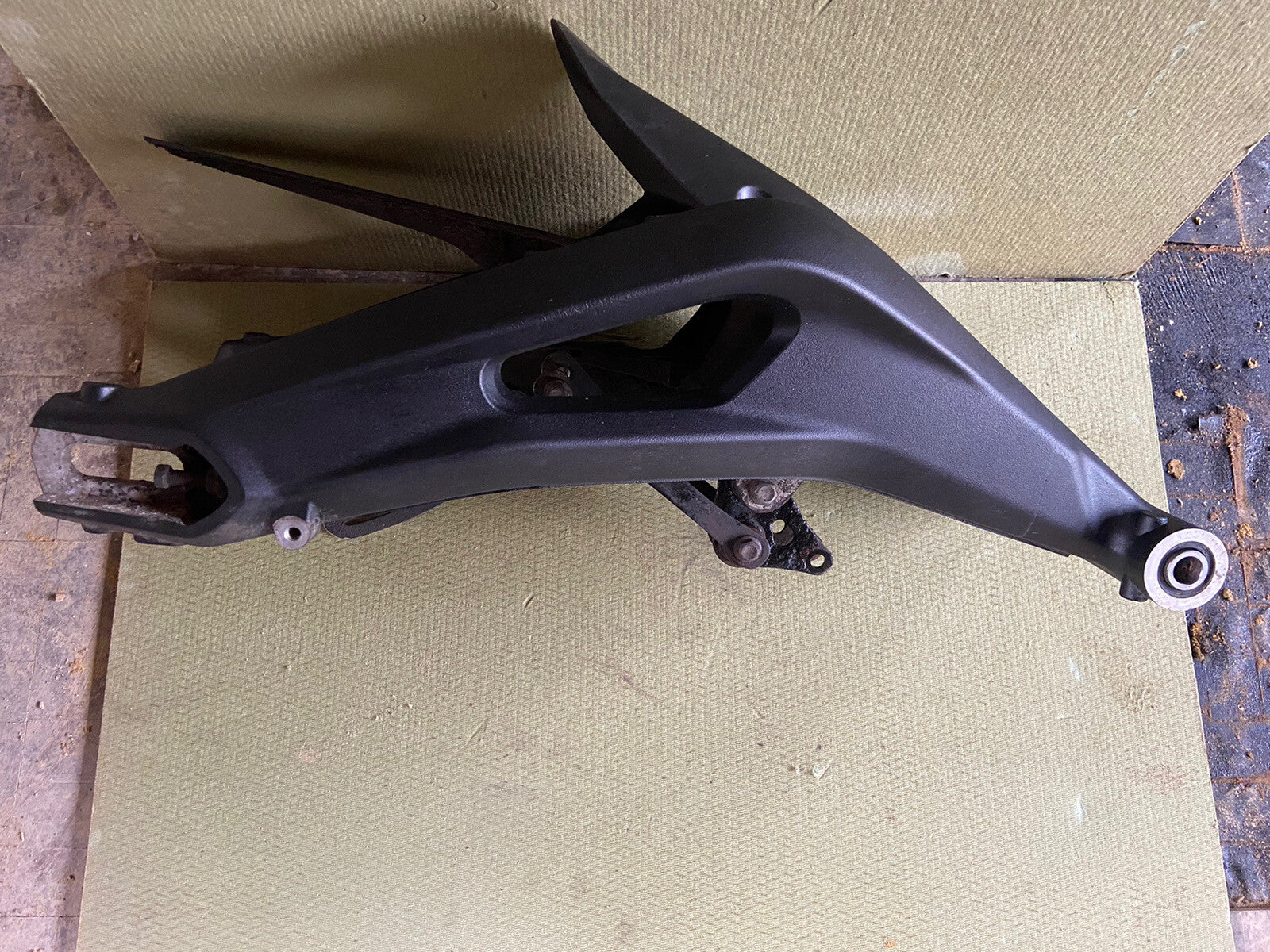 TRIUMPH STREET TRIPLE 765 RS R S  REAR SWING  ARM T2055605 2017-2019 Swinging