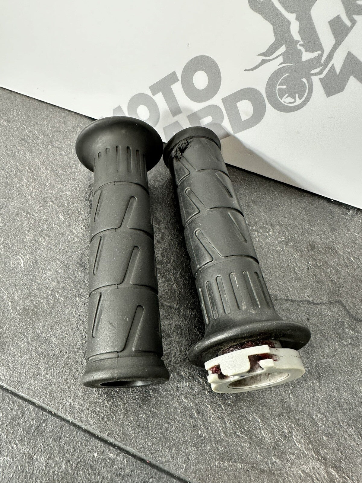 Kawasaki Z800 ABS 2016 Handlebar Grips  12691 Miles 2013-2018 OEM