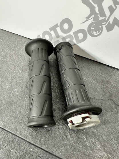 Kawasaki Z800 ABS 2016 Handlebar Grips  12691 Miles 2013-2018 OEM