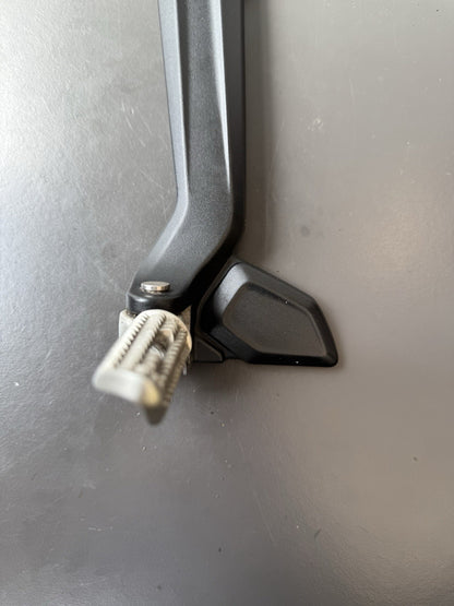 TRIUMPH TRIDENT 660 Left Rear Footrest Hanger - T2086605 2021-2024 Left Footrest